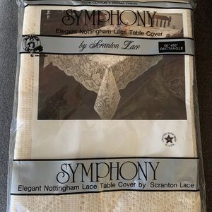 NOS Symphony elegant Nottingham lace table cover